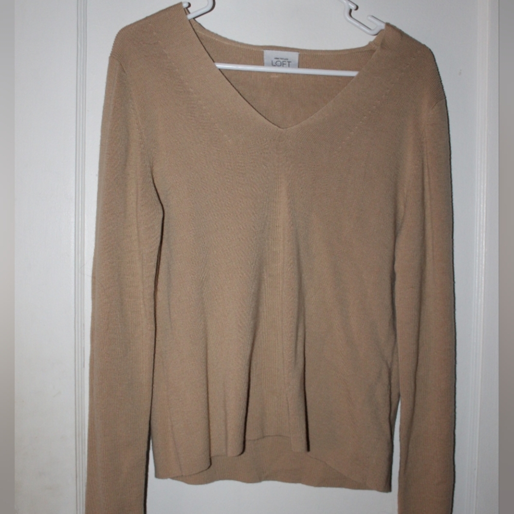 Ann Taylor Loft Tan Long Sleeve V-neck Size S/M